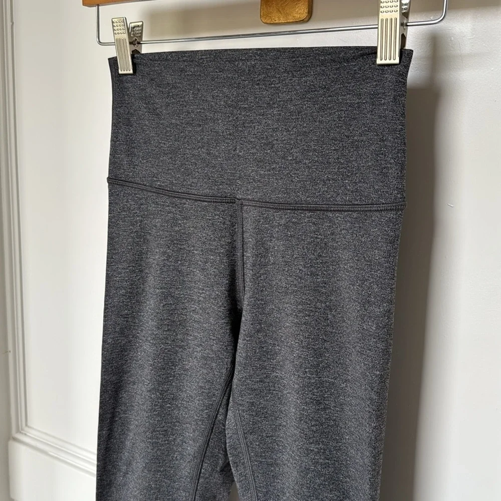 Lululemon High Rise Wunder Under Leggings Capri Cropped Size 4 Grey color